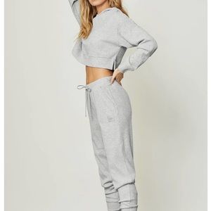 Alo Yoga Muse Sweatpants in Athletic Grey - size S